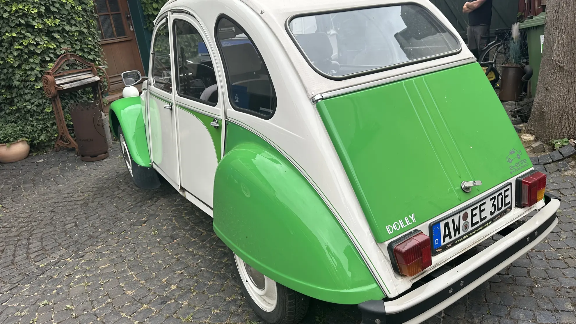 Citroën 2CV – Elektrifiziert Dolly Grün Weiss