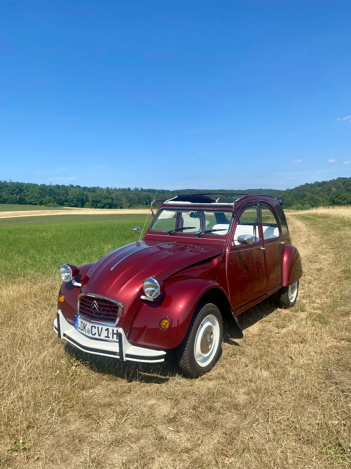Citroën 2CV – Komplett restaurierter Traum in Rot-Metallic