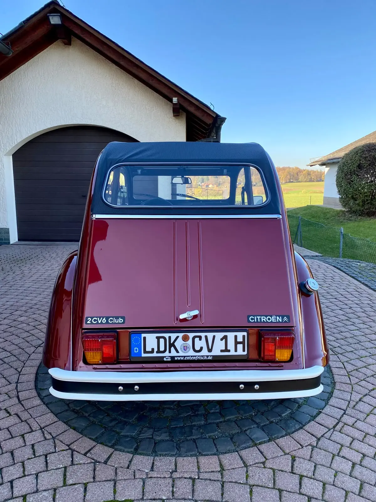 Citroën 2CV – Komplett restaurierter Traum in Rot-Metallic