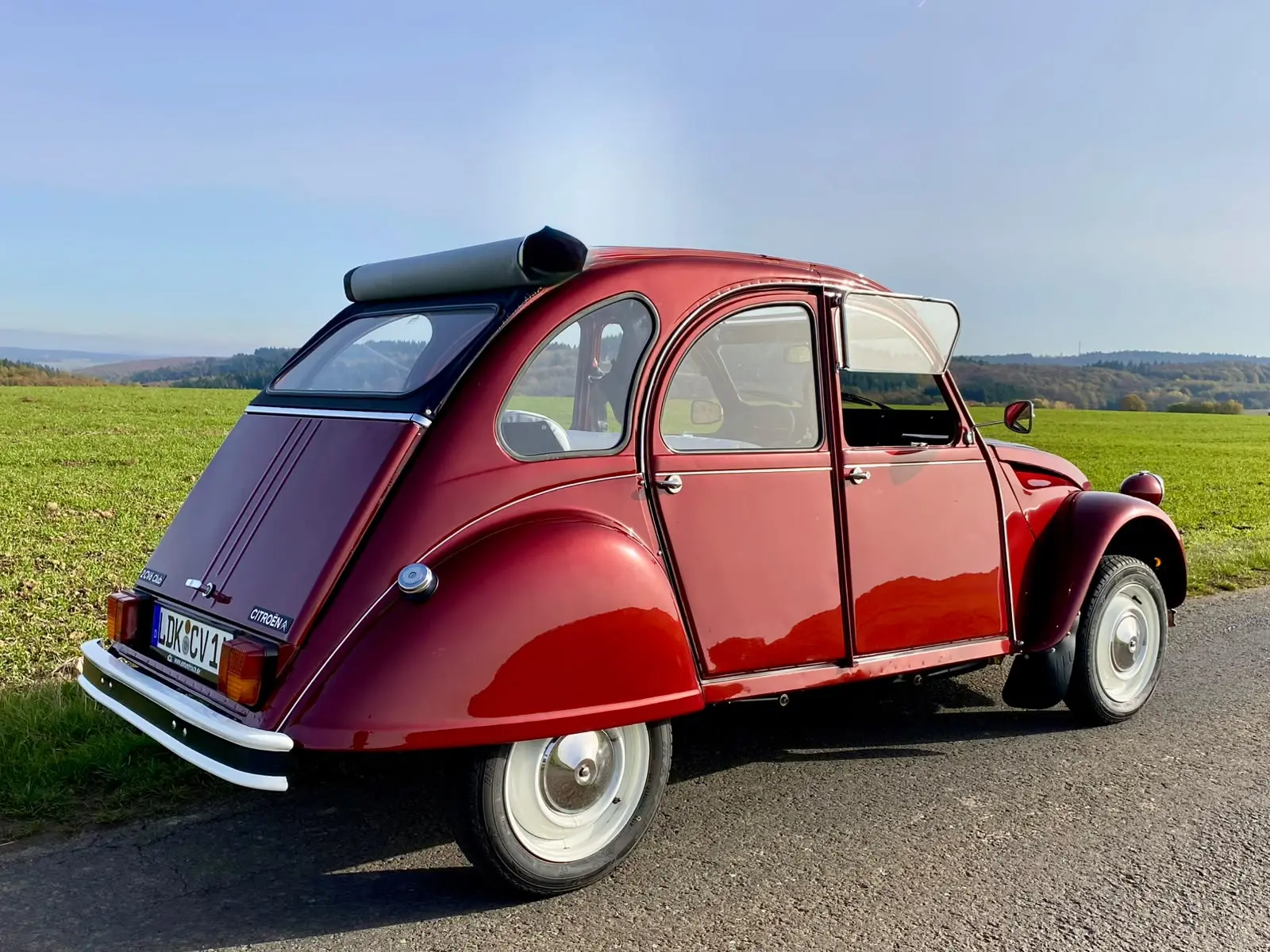 Citroën 2CV – Komplett restaurierter Traum in Rot-Metallic