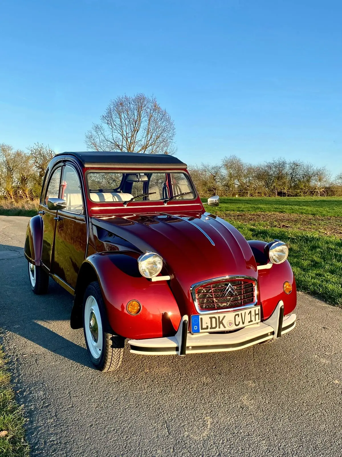 Citroën 2CV – Komplett restaurierter Traum in Rot-Metallic