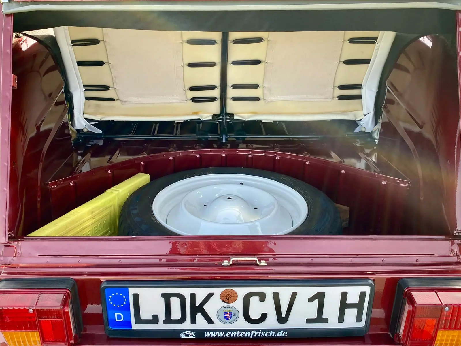 Citroën 2CV – Komplett restaurierter Traum in Rot-Metallic